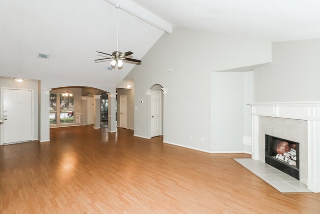 Foto del edificio - 607 Loggers Chase Ct