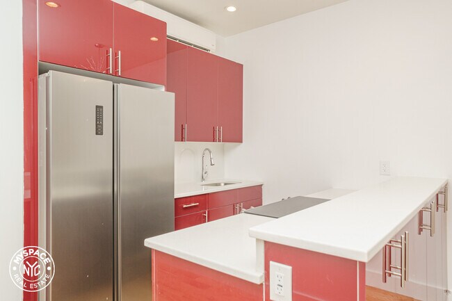 Foto del edificio - 472 Gates Ave