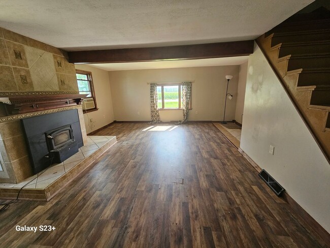Foto del edificio - 4 Bedroom 1 Bath House For Rent