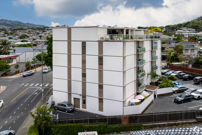 Building Photo - Diamond Head Hillside