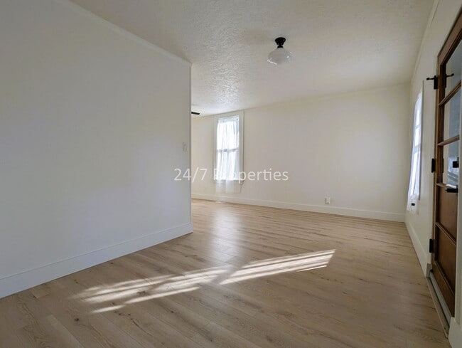 Building Photo - Quintessential Portland Living: Renovated ...