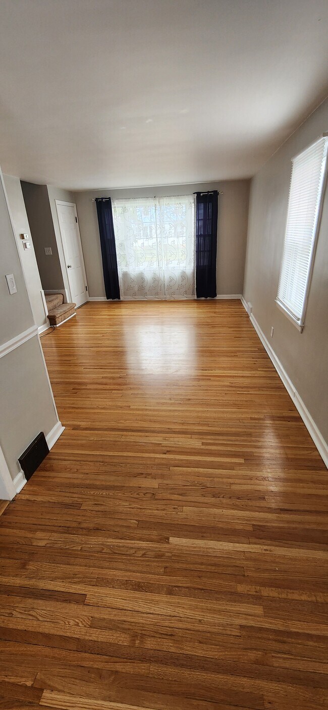 Sala de estar - 72 Montfort Dr
