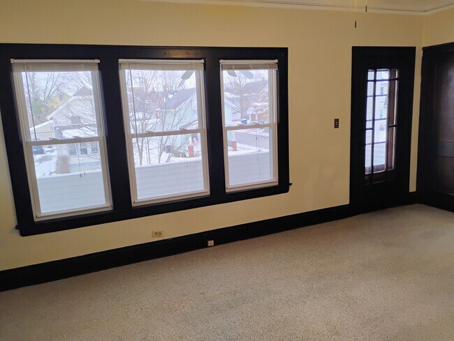 Foto del edificio - 2102 Chesterland Ave