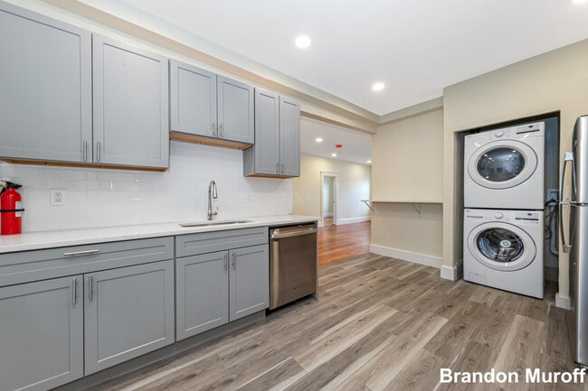 Building Photo - 44 Brackett St