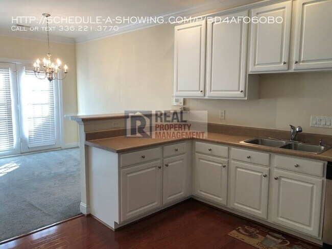 Foto del edificio - Gorgeous 2 Story Townhome In Piedmont Trace