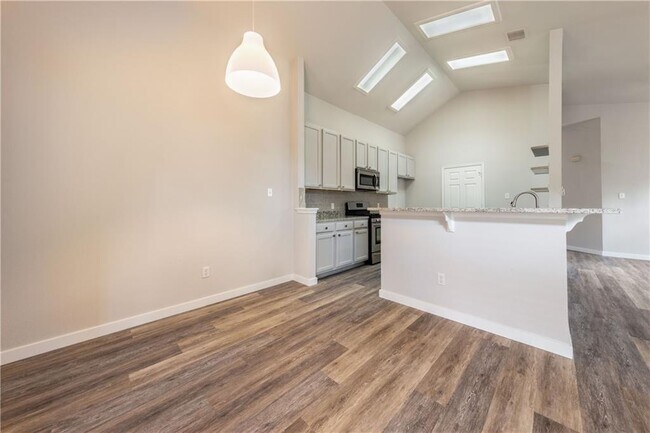 Building Photo - 808 Hank Aaron Ln