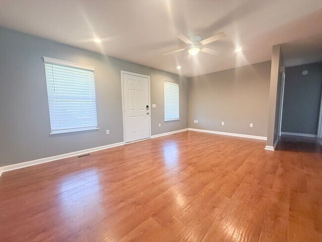 Building Photo - Pet-Friendly 3-Bedroom Home with Fenced Yard, Sun Room & Utilities Included