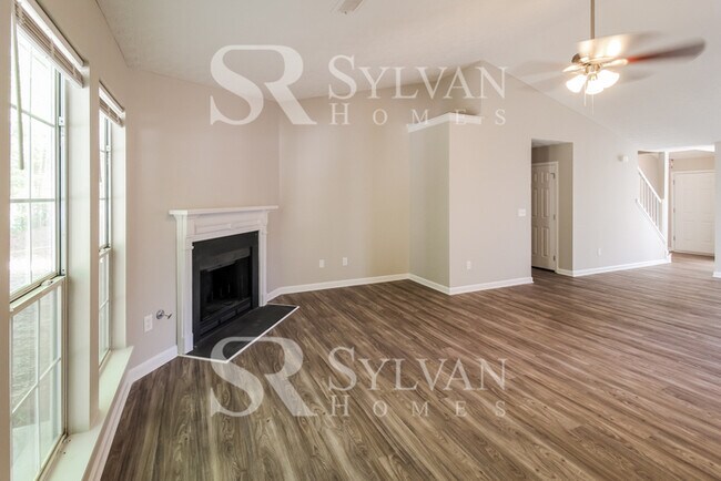 Building Photo - This lovely home awaits you