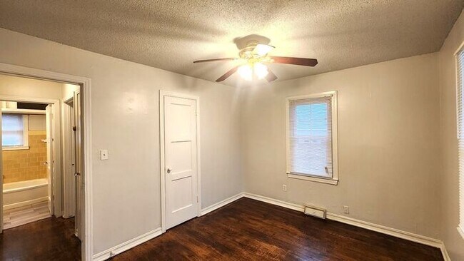 Building Photo - Cute 3 Bed 1 Bath in May Ten Addition NW O...