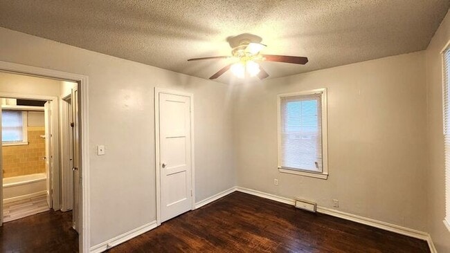 Foto del edificio - Cute 3 Bed 1 Bath in May Ten Addition NW O...