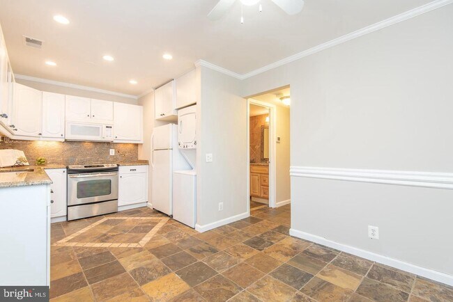 Building Photo - 2618 Glengyle Dr