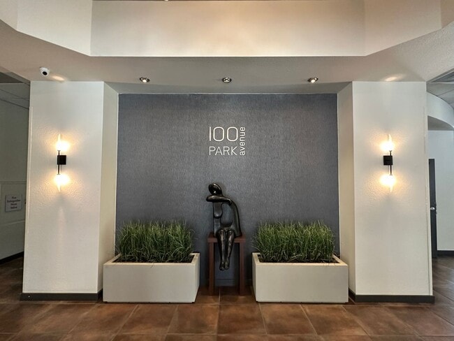 Foto del edificio - Renovated 1BR High-Rise Condo in Downtown ...