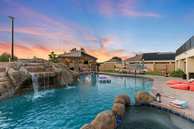 Foto del edificio - 1438 S Creston Cir