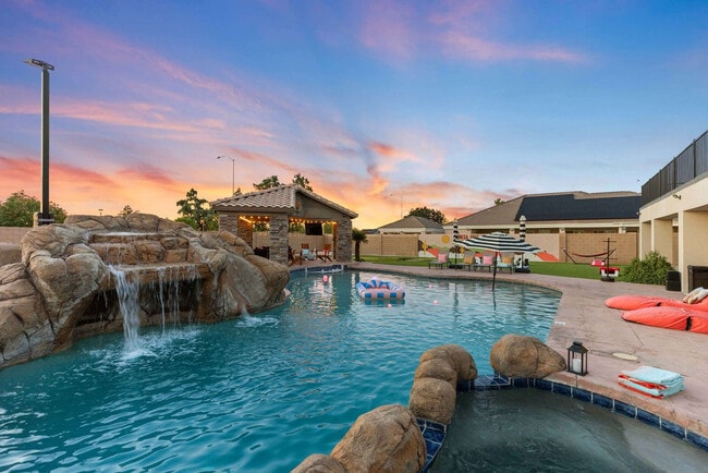 Building Photo - 1438 S Creston Cir