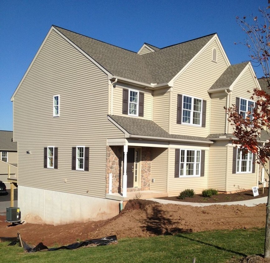 1296 Overlook Rd, Middletown, PA 17057 Townhome Rentals in Middletown