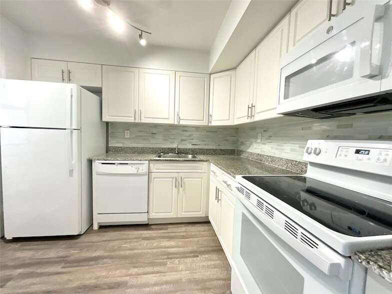 Primary Photo - 9357 SW 77th Ave