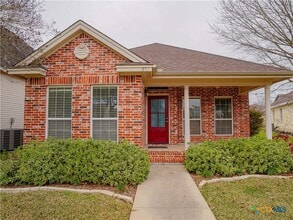 Building Photo - 1651 Hanz Dr