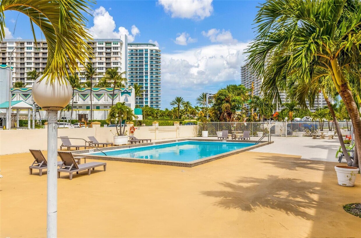 Foto principal - 1780 79th Street Causeway