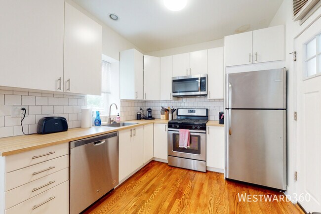 Foto del edificio - 4545 N Albany Ave