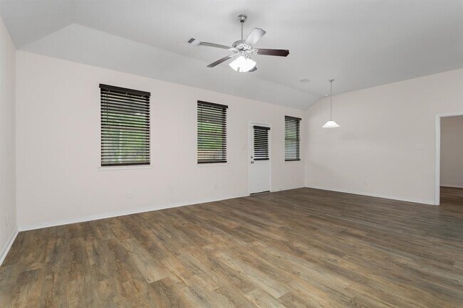 Foto del edificio - 24585 Meath St