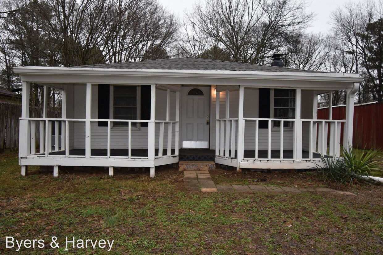 Primary Photo - 3 br, 1 bath House - 141 West Rossview Road