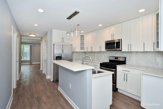 Foto del edificio - 336 E Russell St