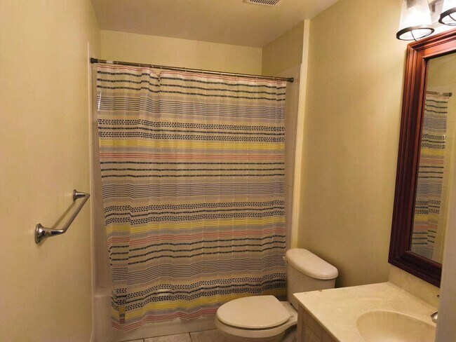 Foto del edificio - 2040 Greenview Shores Blvd
