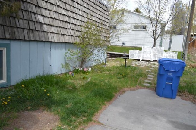 Building Photo - 180 N 17th Ave