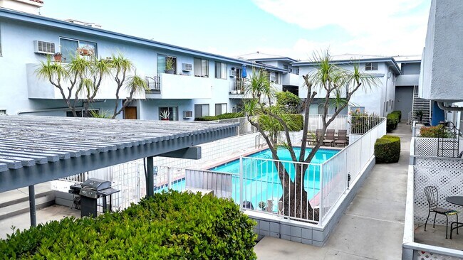 Foto del edificio - 5252 Corteen Place