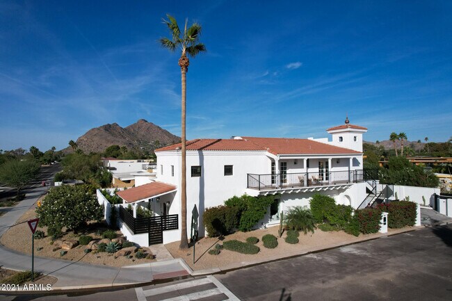 Foto del edificio - 7026 E Chaparral Rd