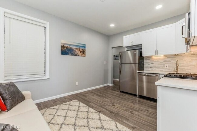 Building Photo - 2 br, 1 bath Condo - 6601 Broadway Apt A4