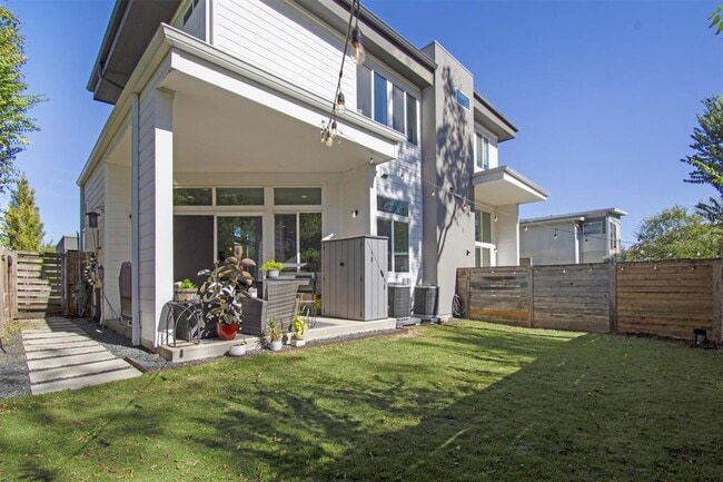 Building Photo - 1905 Alegria Rd