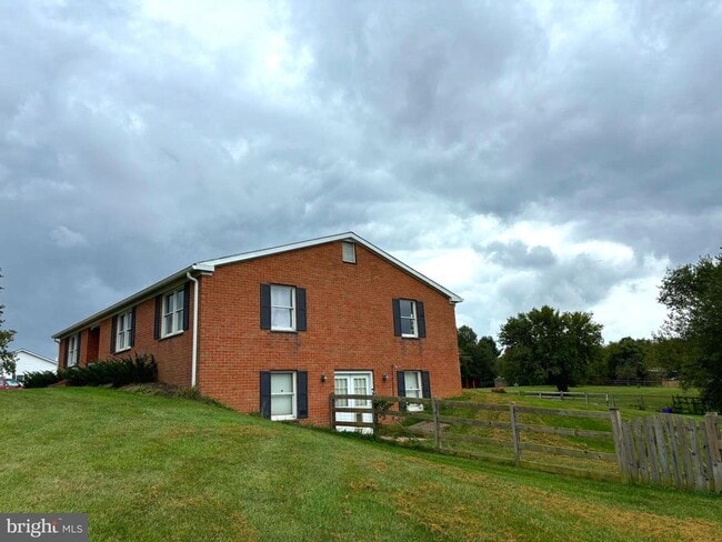 Building Photo - 185 Stafford Ln