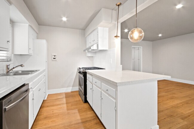 Kitchen - 14076 Springdale St