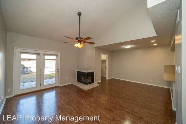 Building Photo - 2 br, 2 bath House - 4541 Bermuda Dr.