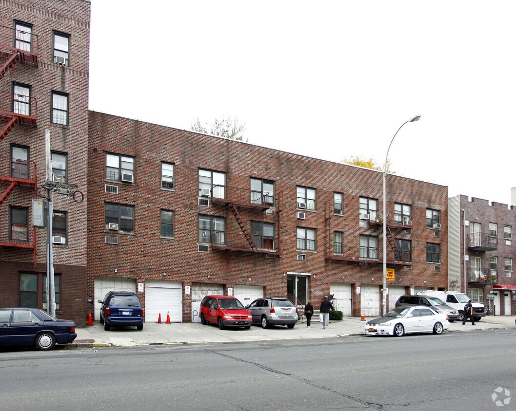 Building Photo - 1545 White Plains Rd