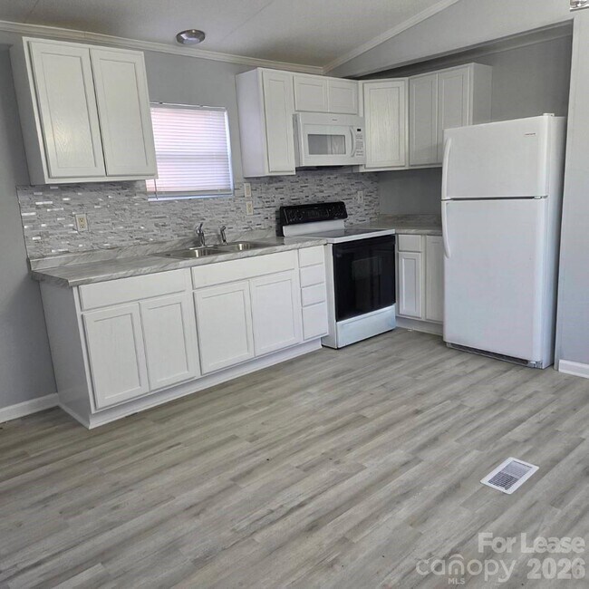 Foto del edificio - 825 Mountain Crest Dr