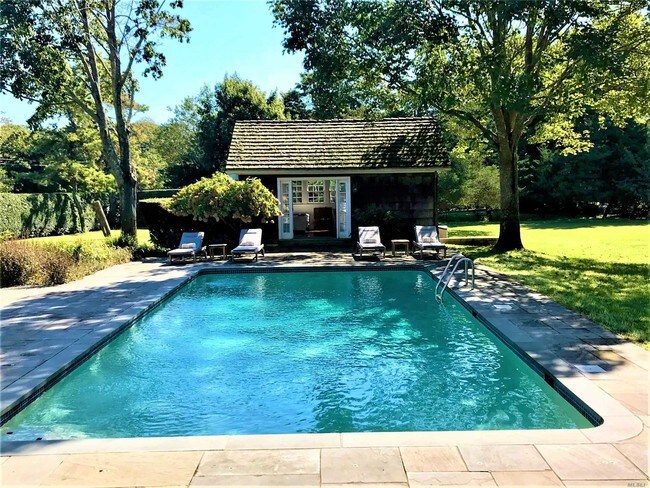 Building Photo - 109 Quogue St