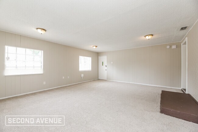 Foto del edificio - 1021 Lake Forest Blvd