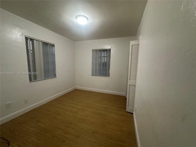 Foto del edificio - 8250 SW 25th St