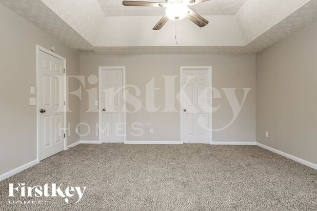 Building Photo - 650 Castlebrooke Dr SE