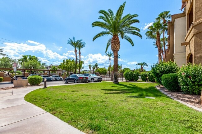 Building Photo - Phoenix Condo for rent - 2 bed 2 bath near...