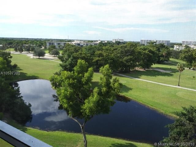 Foto principal - 4015 W Palm Aire Dr