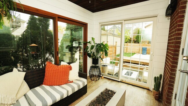 Terraza acristalada para tres estaciones - 2778 N 70th St