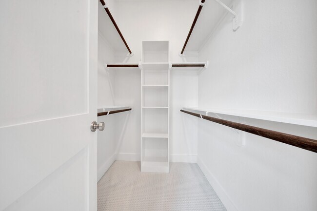 Foto del edificio - 1135 Lake Pointe Pkwy