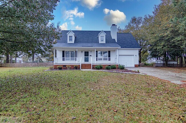 Building Photo - WONDERFUL 2-ST0RY HOME IN PIKEVILLE *ROCKI...