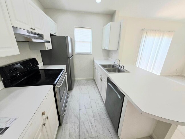 Building Photo - 569 E Ridge Cir N