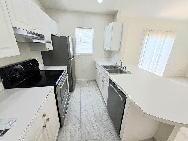 Foto del edificio - 569 E Ridge Cir N