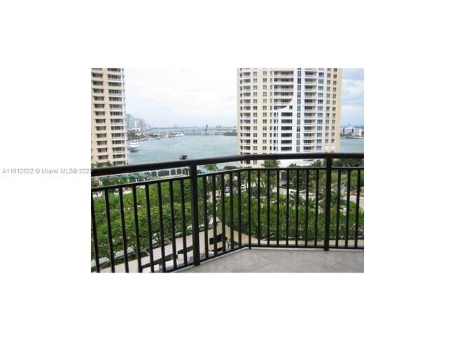 Foto del edificio - 540 Brickell Key Dr