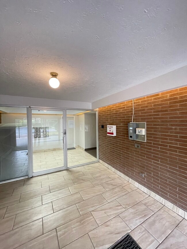Building Photo - 215 College Av W